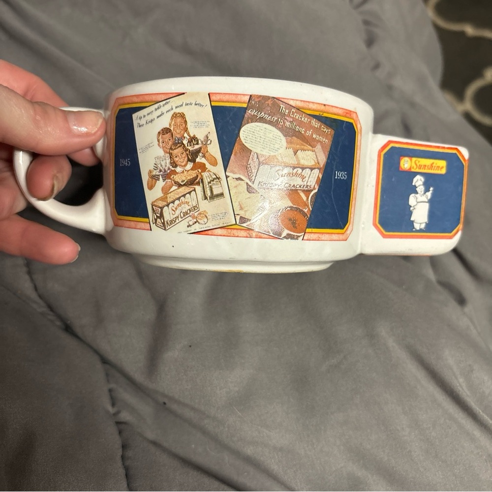 This vintage SUNSHINE BISCUITS mug.